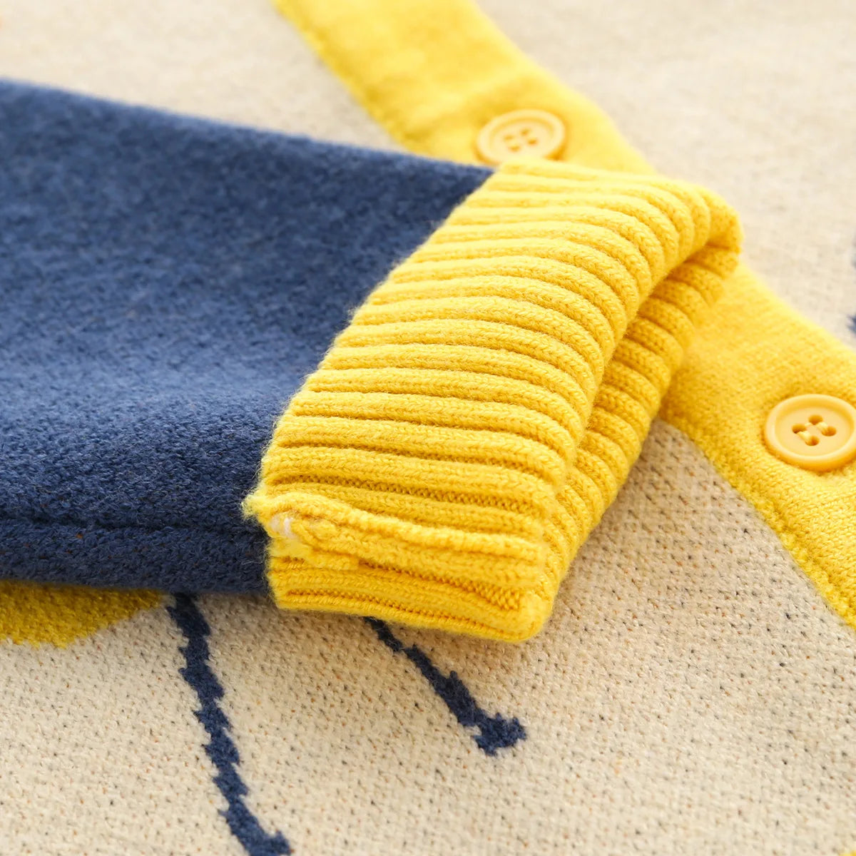 Pull à manches longues Workmanship™ Cartoon à col en V avec bouton