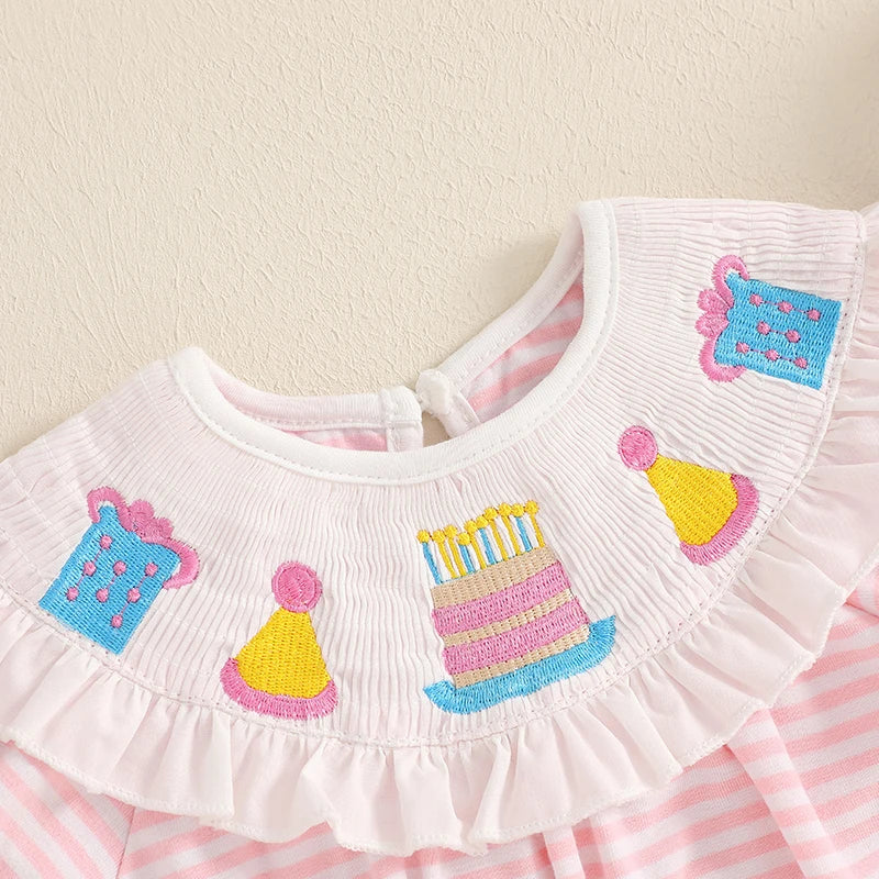 Barboteuse à manches courtes avec broderie à carreaux