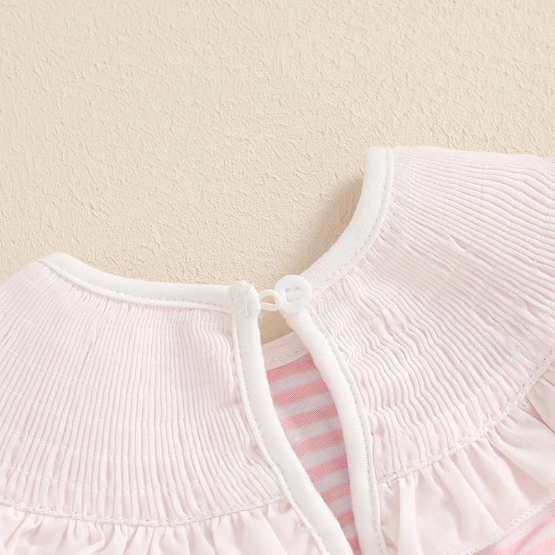 Barboteuse à manches courtes avec broderie à carreaux